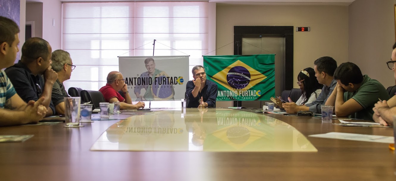 Deputado Federal Delegado Antonio Furtado recebe imprensa em café da manhã